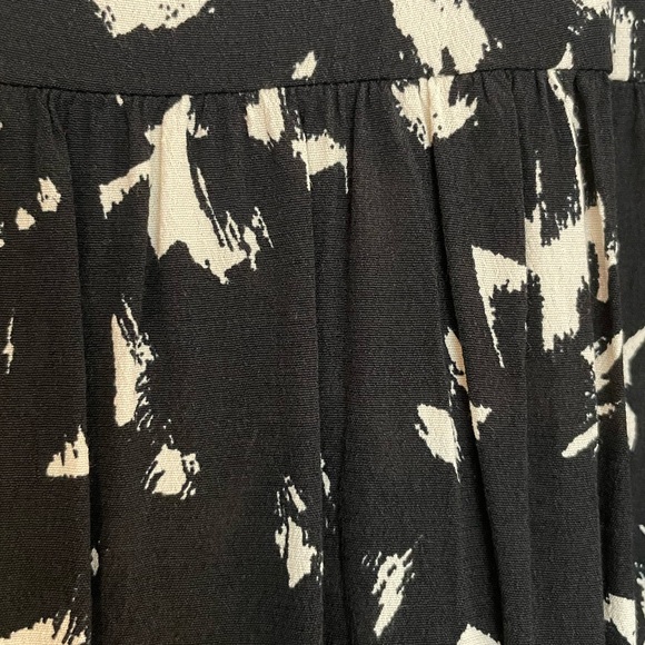 GAP midi dress with abstract design (size 6) - EUC - Picture 4 of 6